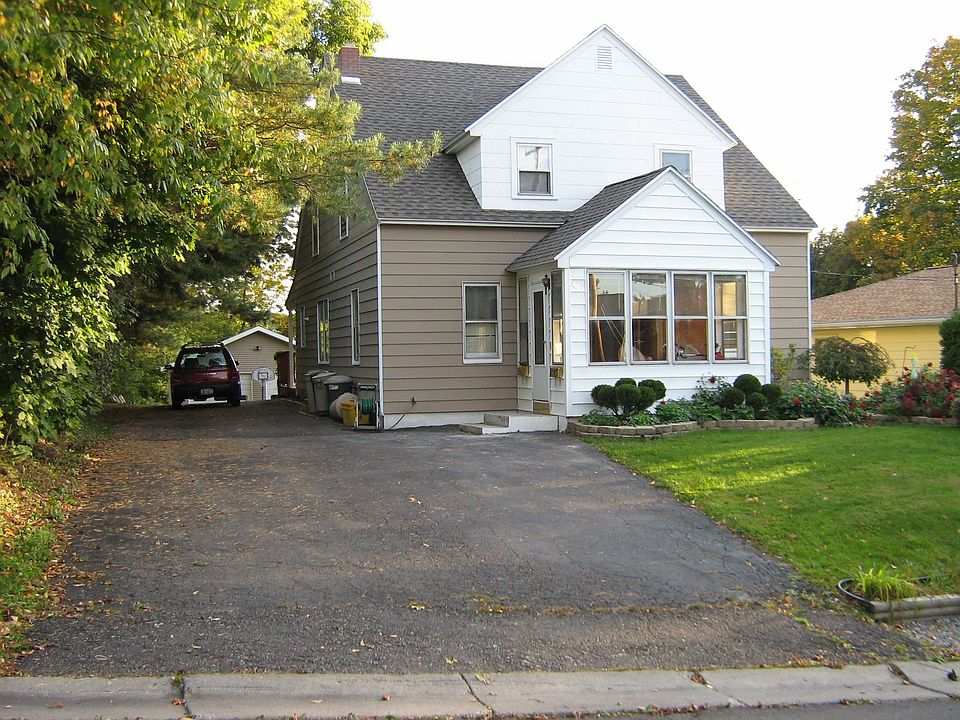 House with garage & garden