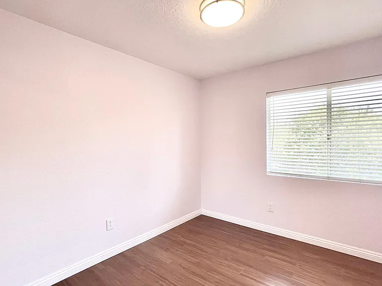 11321 Avenida De Los Lobos #D — Photo 22