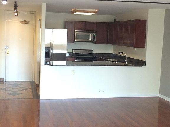 5th image of 525 W Hawthorne Pl APT 1904