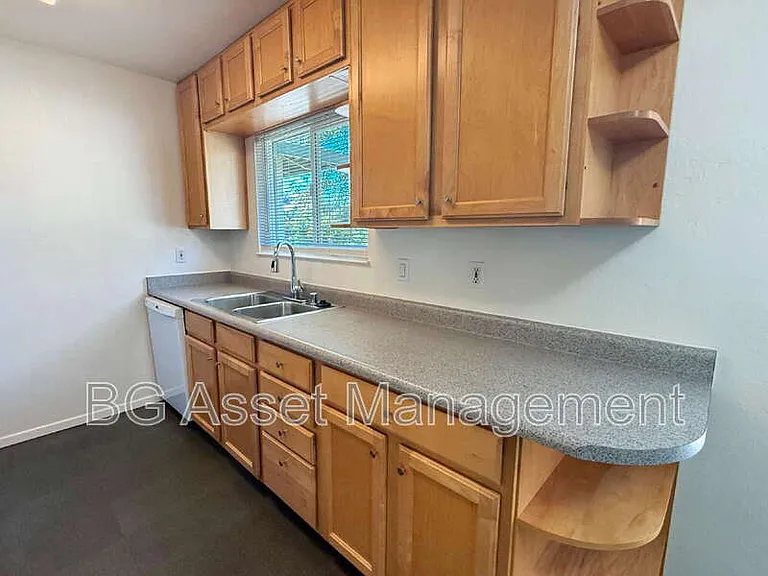 2672 Doidge Ave — Photo 9