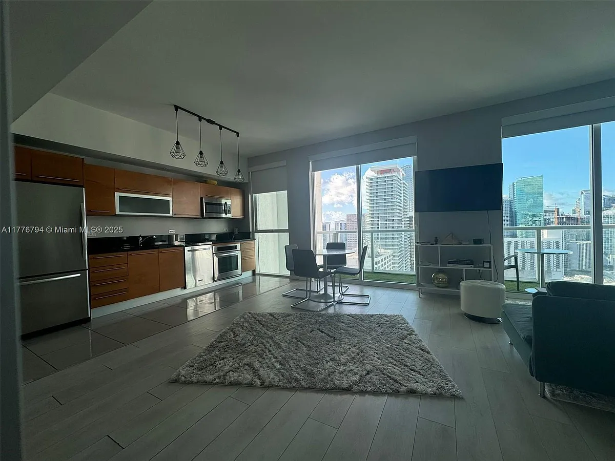 Building Photo - 244 Biscayne Blvd #3905