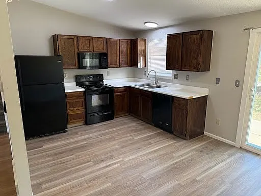 3 bed, 1274 sqft, $2,665 — Photo 3