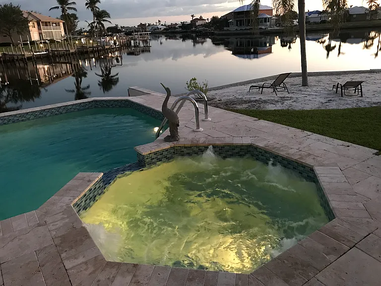 You will love a bath in the heated jacuzzi in the evening