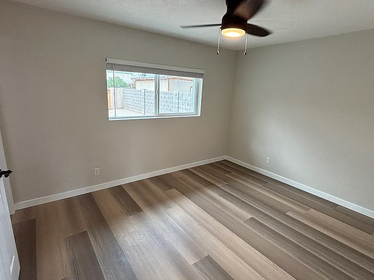 902 E 8th Ave — Photo 10