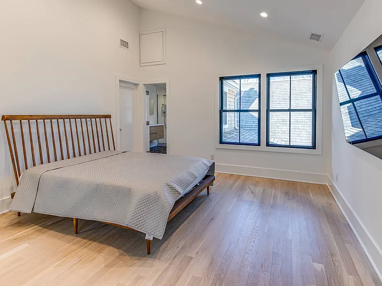 411 Elliston Way — Photo 18
