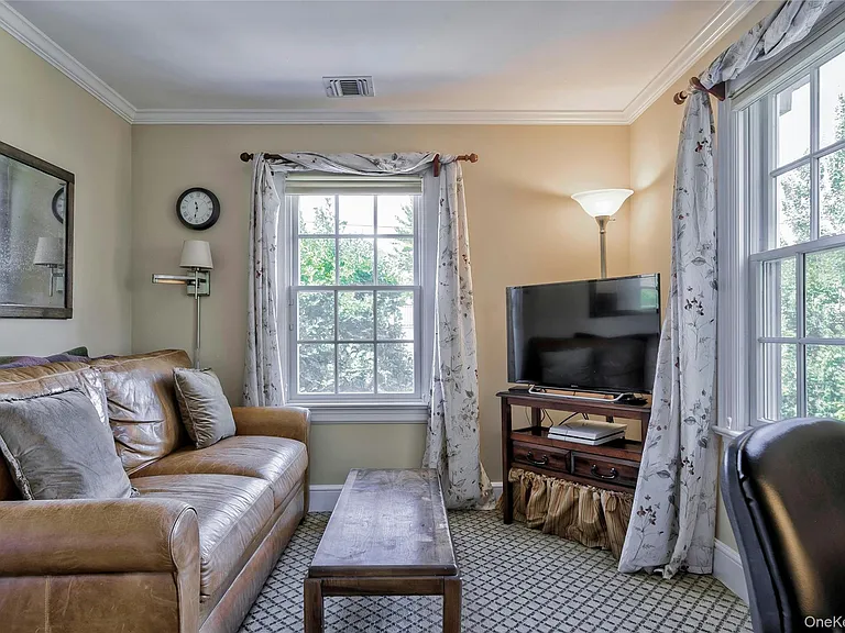 14 Buckingham Pl — Photo 34