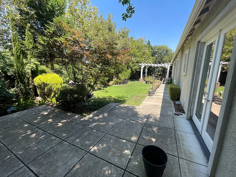 1900 Casterbridge Dr — Photo 55