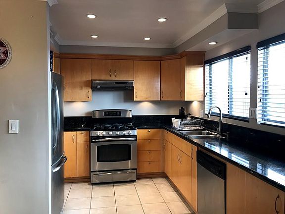 3rd image of 288 S Oak Knoll Ave APT 5