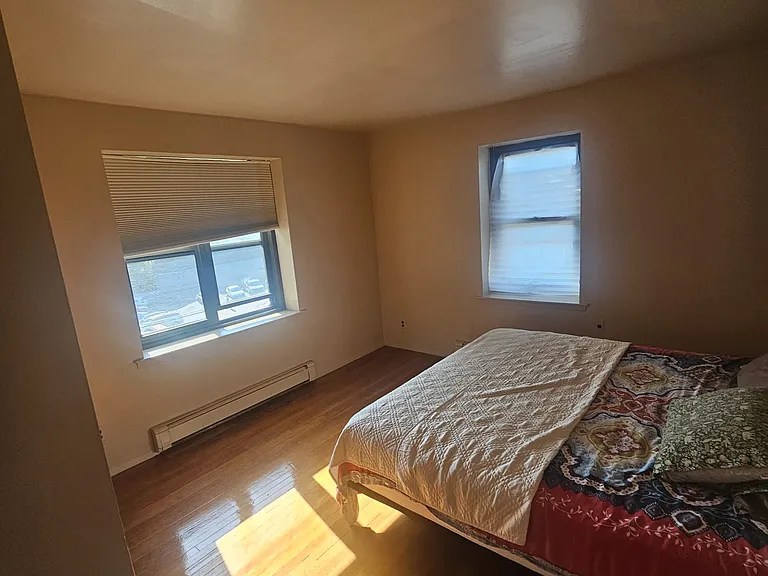 4 Beekman Ave — Photo 1