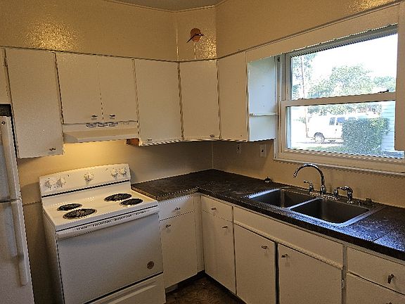 4th image of 918 Maryland Ave
