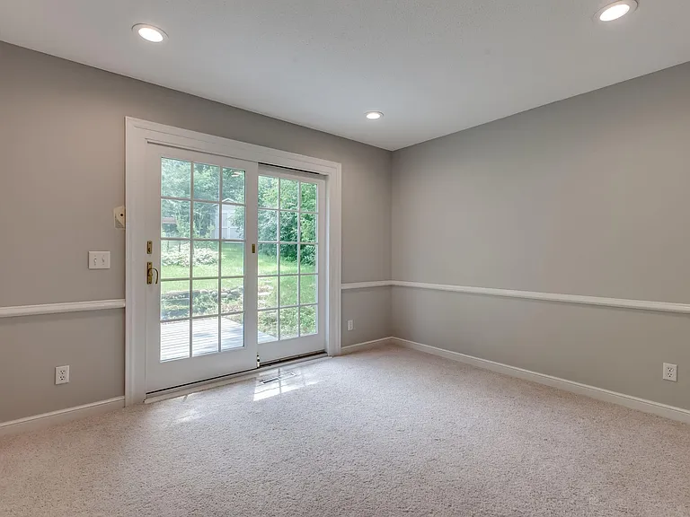 7116 Gleason Rd — Photo 4