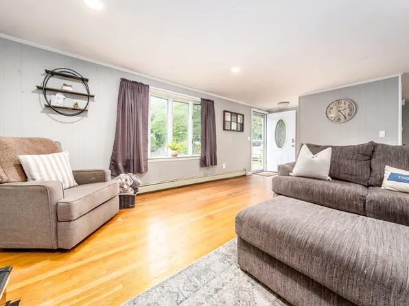 89 County Seat St, Barnstable, MA 02630