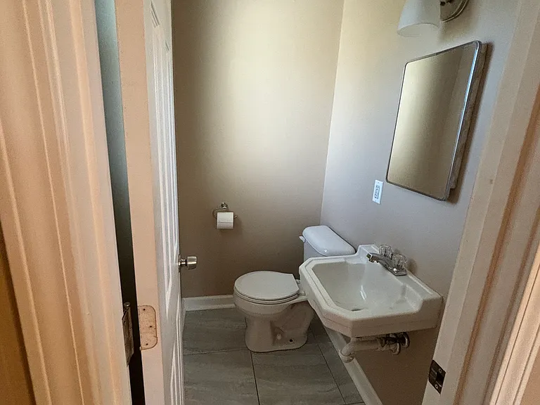 852 Weedel Dr — Photo 8