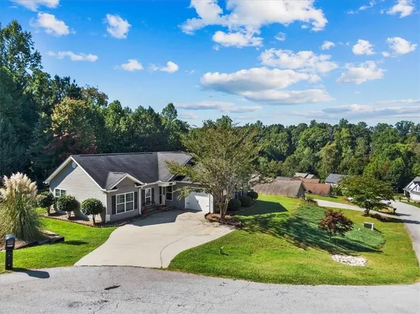 126 Cove View Ct, Seneca, SC 29678