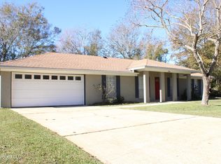1301 Churchill Dr, Ocean Springs, MS 39564