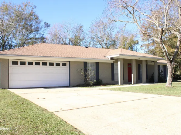 1301 Churchill Dr, Ocean Springs, MS 39564