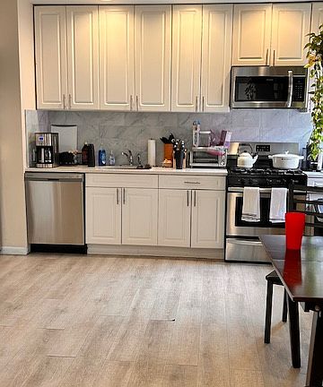 3rd image of 400 W 50th St APT 8
