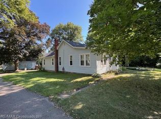 379 E Columbia Ave, Belleville, MI 48111