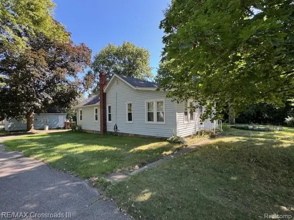 379 E Columbia Ave, Belleville, MI 48111