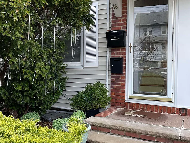 16 Kelly Pkwy #1 — Photo 2