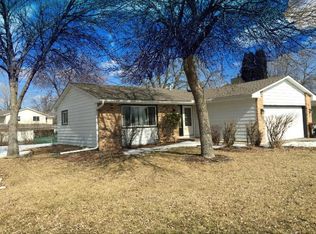 7400 Columbia Ct, Woodbury, MN 55125