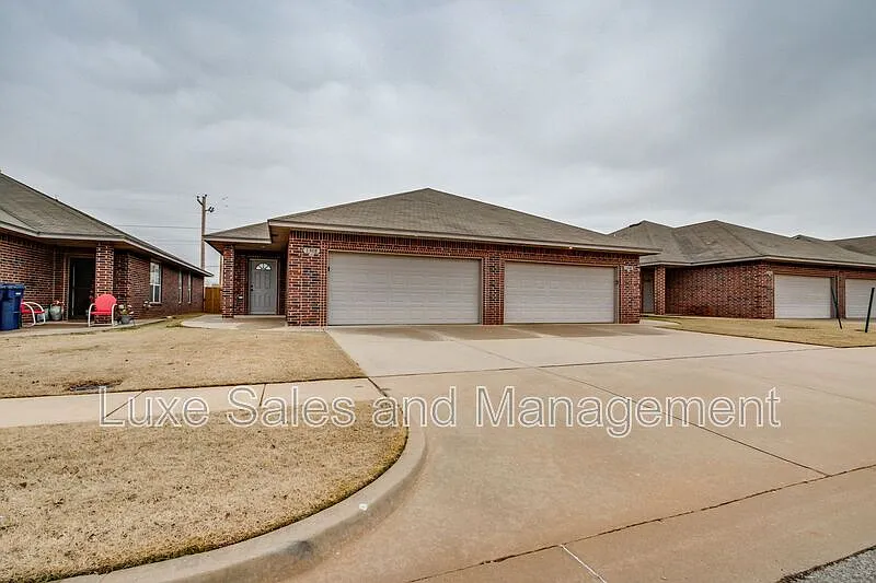 3 bed, 2.0 bath, 1250 sqft, $1,395 — Photo 2