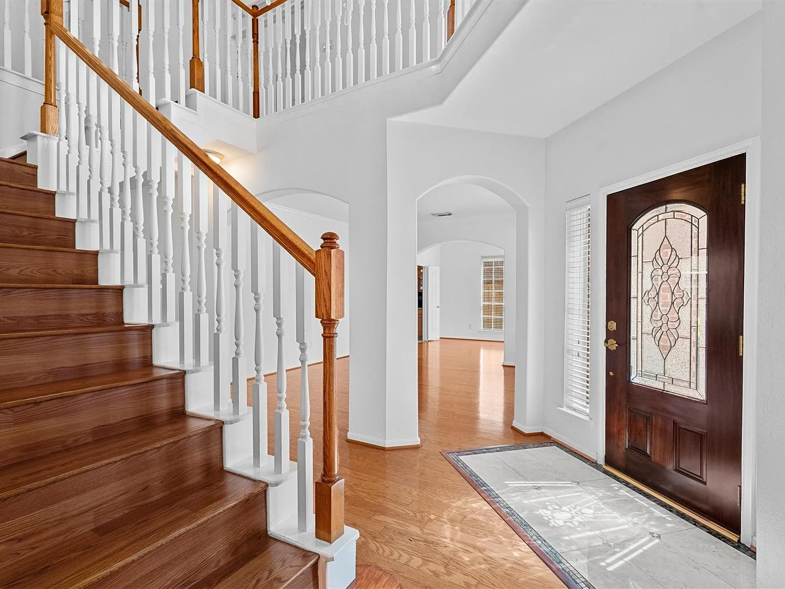 4 bed, 2.5 bath, 3677 sqft, $2,950 — Photo 2