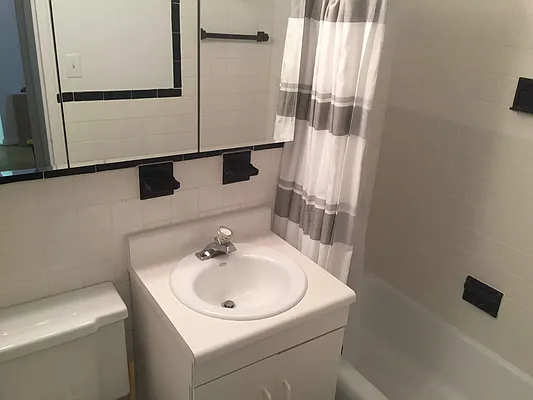 Rented by Avenues Real Estate | media 9