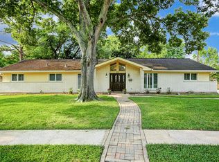 506 Bayview Dr, Seabrook, TX 77586