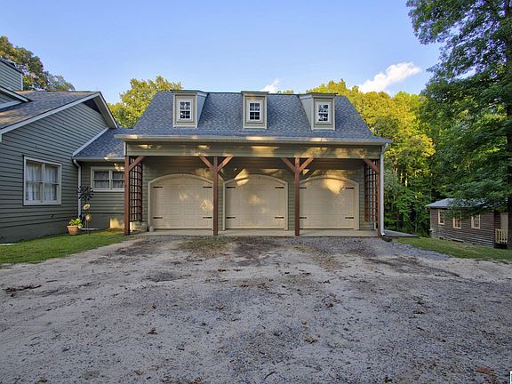 4th image of 701 County Road 391
