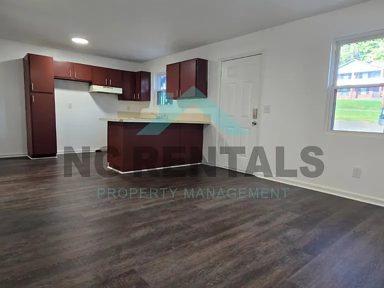 2559 Green Oaks Ct #B — Photo 4