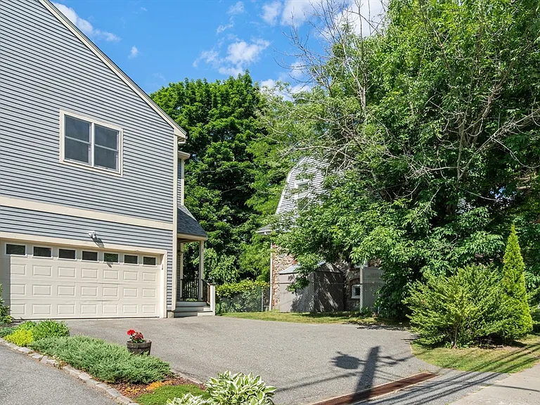 31 Florence Rd #31 — Photo 3