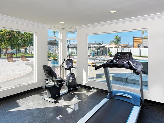 2nd image of 8250 Lankershim Blvd #124