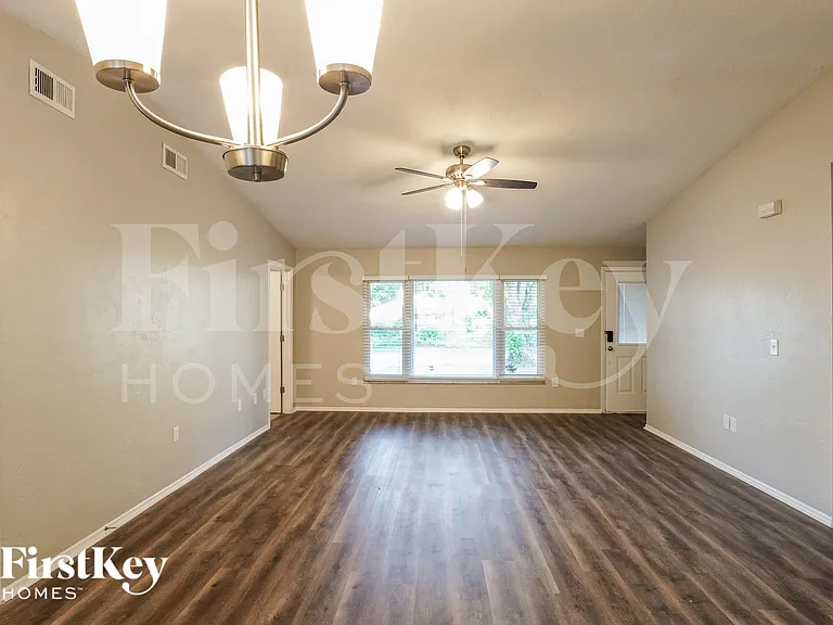 3017 Vista Palm Dr — Photo 4