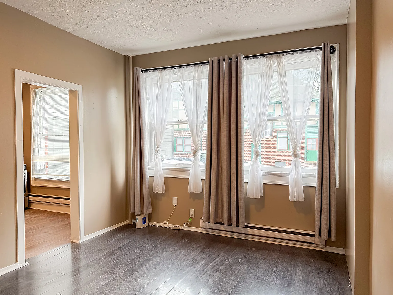 2 bed, 400 sqft, $950 — Photo 2