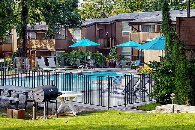Knoll West Apartments — Photo 4