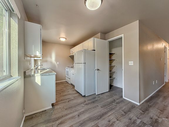 5th image of 440 SW 155th St APT D