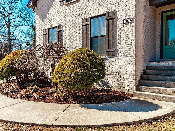2nd image of 2033 Virginia Ave