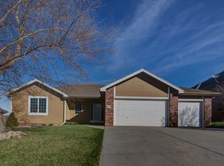 19866 Davenport St, Elkhorn, NE 68022