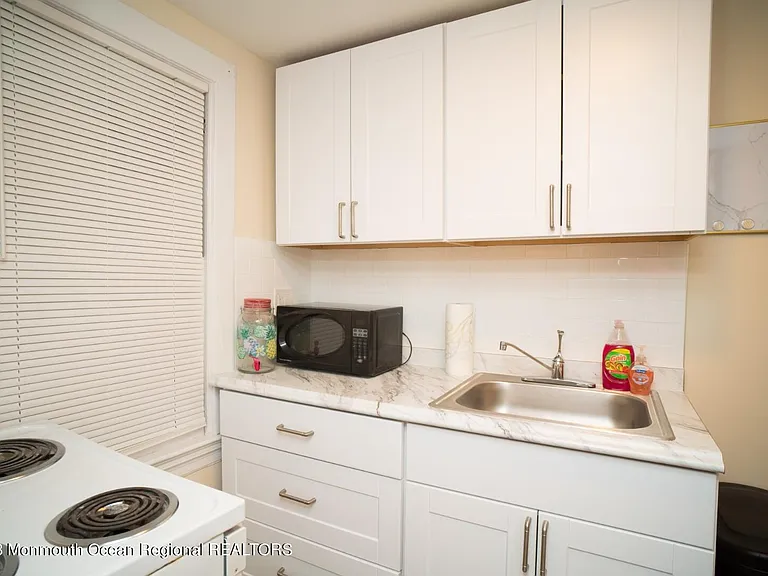 323 14th Ave — Photo 11