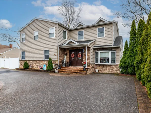 94 New Hampshire Avenue, Massapequa, NY 11758