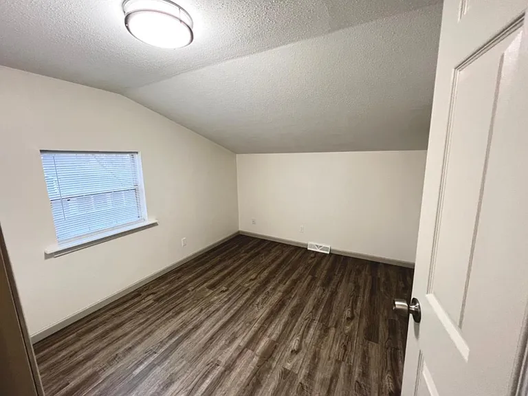 421 S Chestnut St — Photo 16