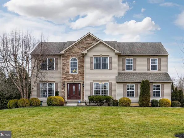 12 Chandler Ct, Mullica Hill, NJ 08062