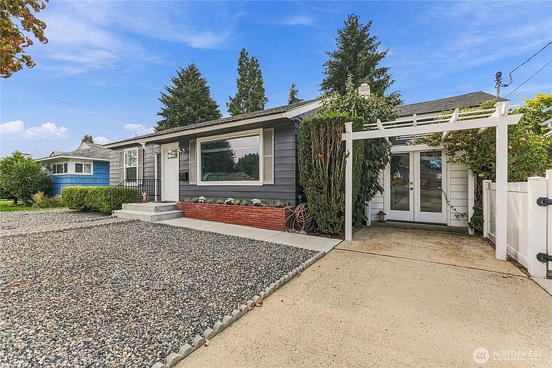 3rd image of 1235 Columbine Street