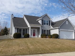 3 Pine Hill Dr, North Aurora, IL 60542