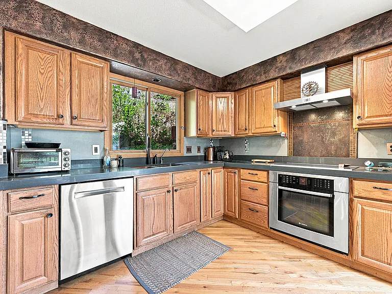551 Aspen Dr — Photo 4
