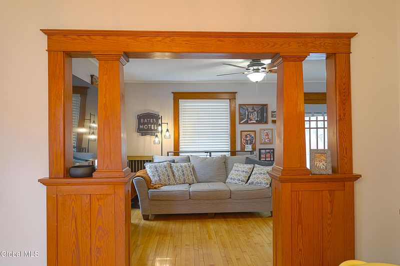 5th image of 11 Washington Road