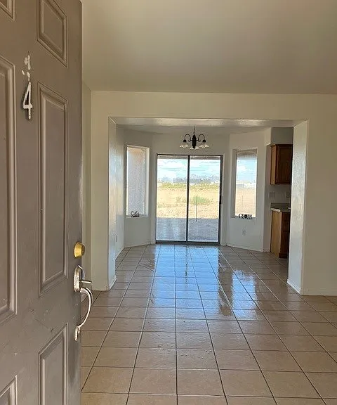 Entry welcome home!
lots of light and bright open and spacious with fenced yard