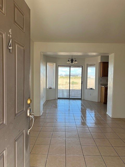 Entry welcome home!
lots of light and bright open and spacious with fenced yard