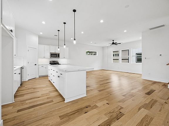 2nd image of 424 Sikes St